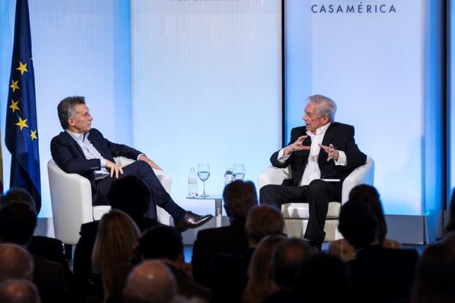 Photography: Mauricio Macri and Mario Vargas Llosa in a conference of the International Foundation for Freedom (Abril, 2018)